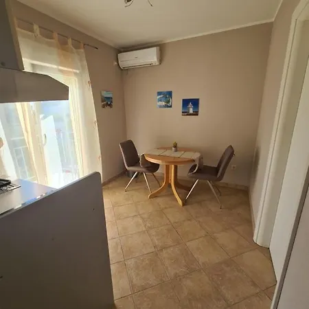 Neda Apartment *