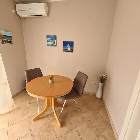 Neda Apartment *